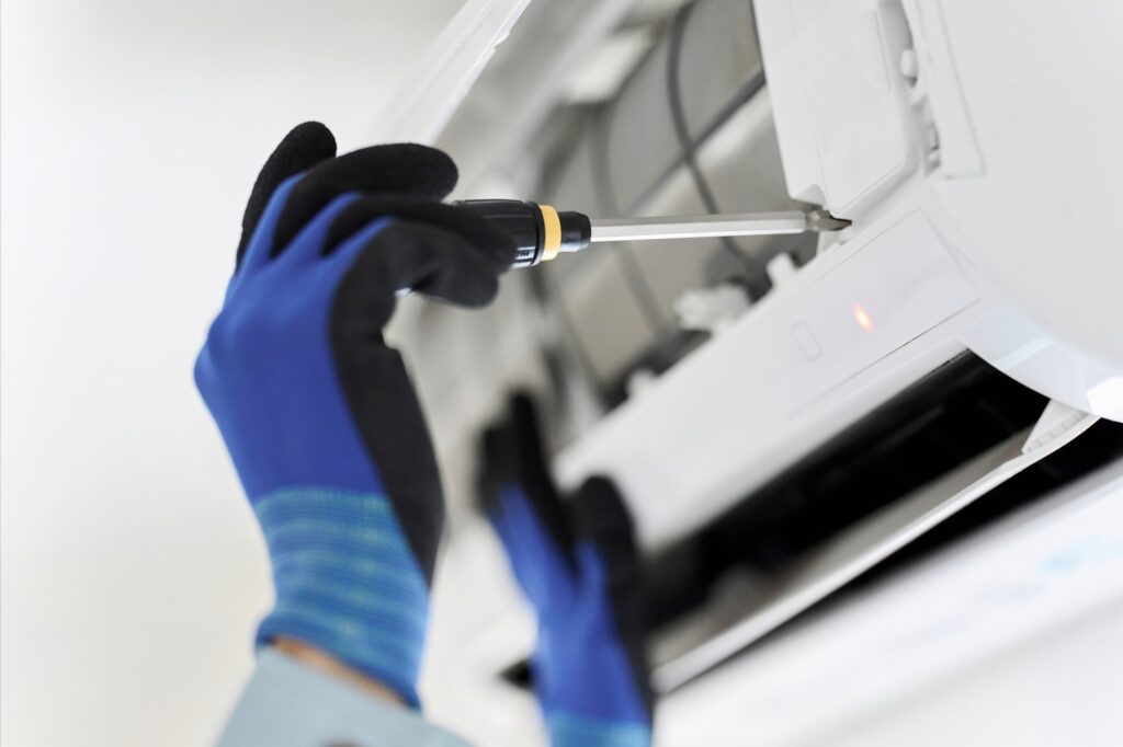 【暑い日は要注意】家庭用エアコン工事でかかる時間はどれくらい？
